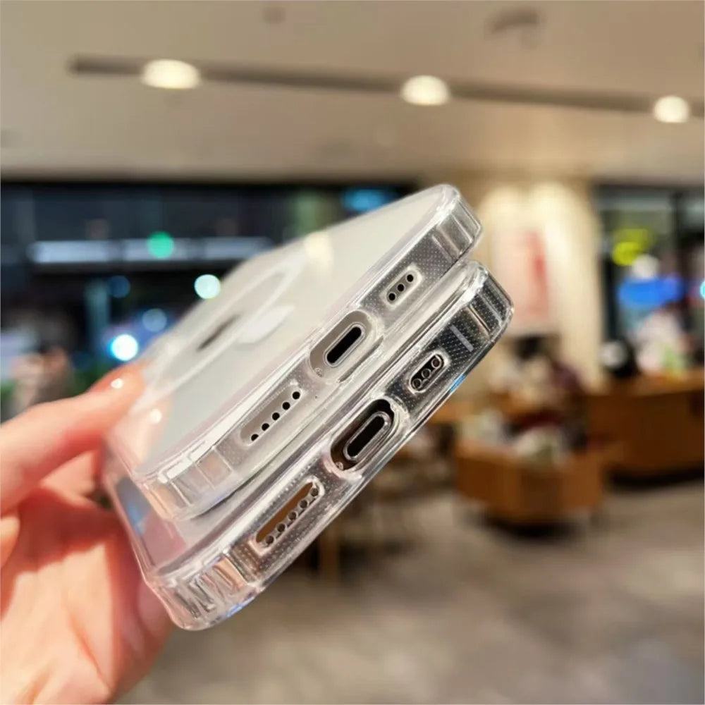 iPhone 17 Clear Magnetic Case